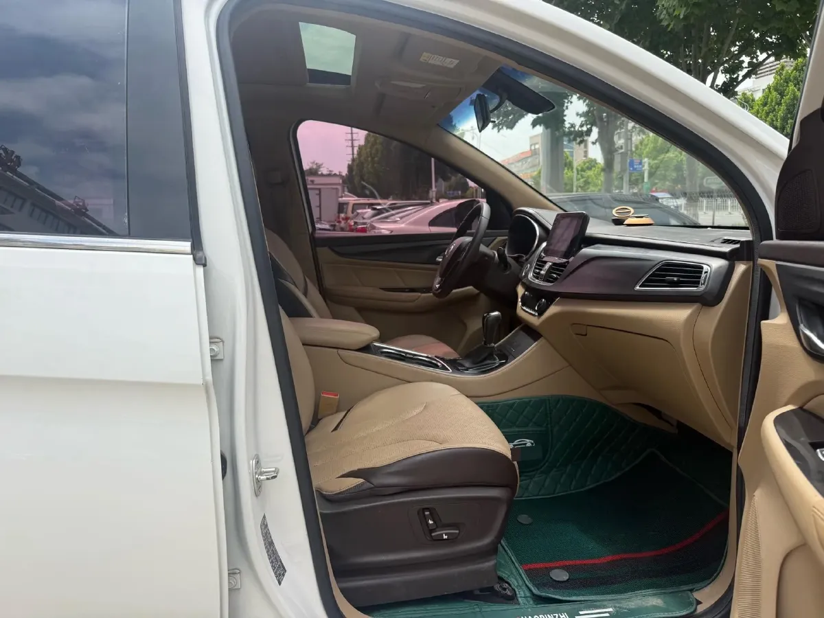 2017 BaoJun 730 1.5T 150HP L4 6DCT,autocango,china used car exporter,china ev exporter,chinese used car exporter,chinese used ev exporter