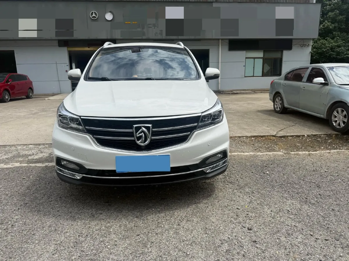 2017 BaoJun 730 1.5T 150HP L4 6DCT,autocango,china used car exporter,china ev exporter,chinese used car exporter,chinese used ev exporter