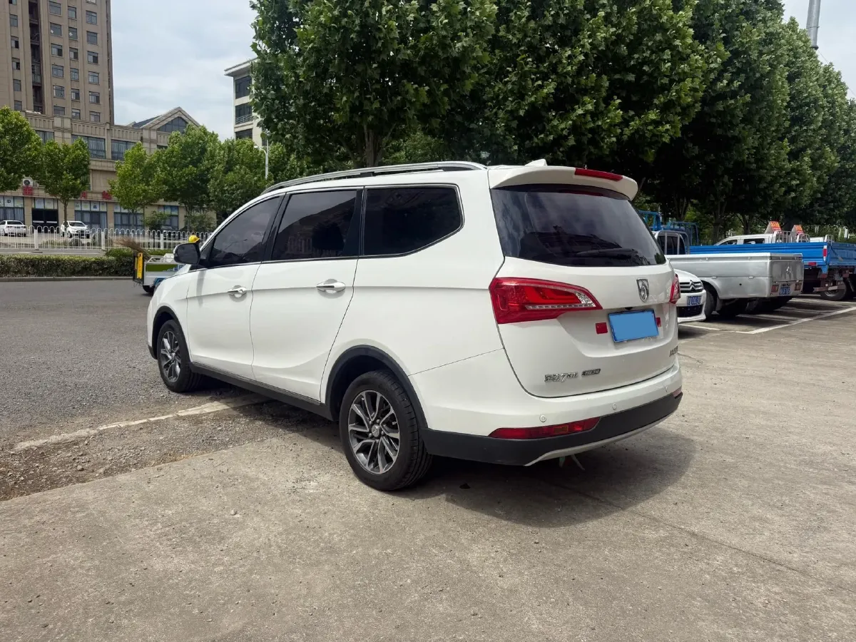 2017 BaoJun 730 1.5T 150HP L4 6DCT,autocango,china used car exporter,china ev exporter,chinese used car exporter,chinese used ev exporter