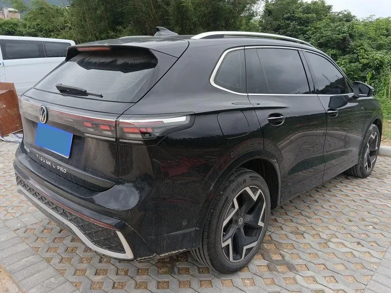 2024 Volkswagen Tiguan L 2.0T 186HP L4 7DCT,autocango,china used car exporter,china ev exporter,chinese used car exporter,chinese used ev exporter