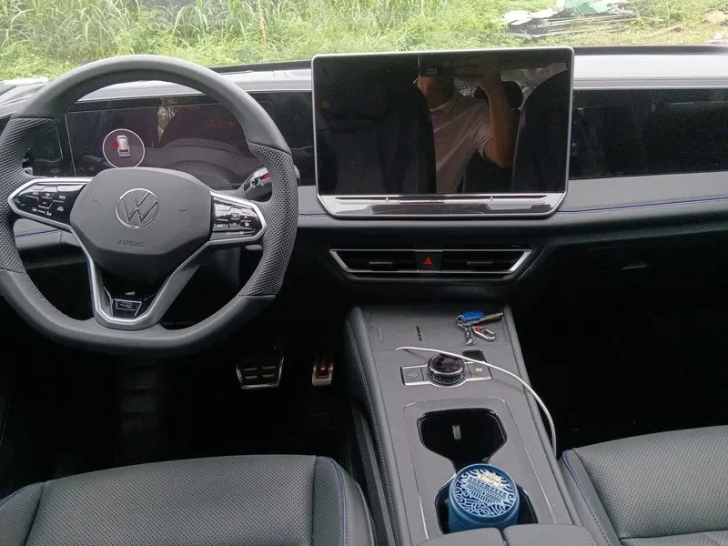 2024 Volkswagen Tiguan L 2.0T 186HP L4 7DCT,autocango,china used car exporter,china ev exporter,chinese used car exporter,chinese used ev exporter