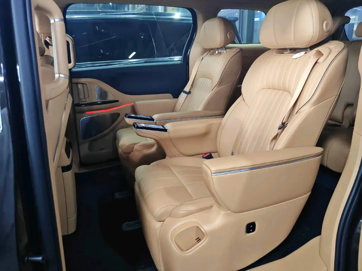 2025 Voyah Dream 1.5T 150HP L4 PHEV 41.7KWH,autocango,china used car exporter,china ev exporter,chinese used car exporter,chinese used ev exporter