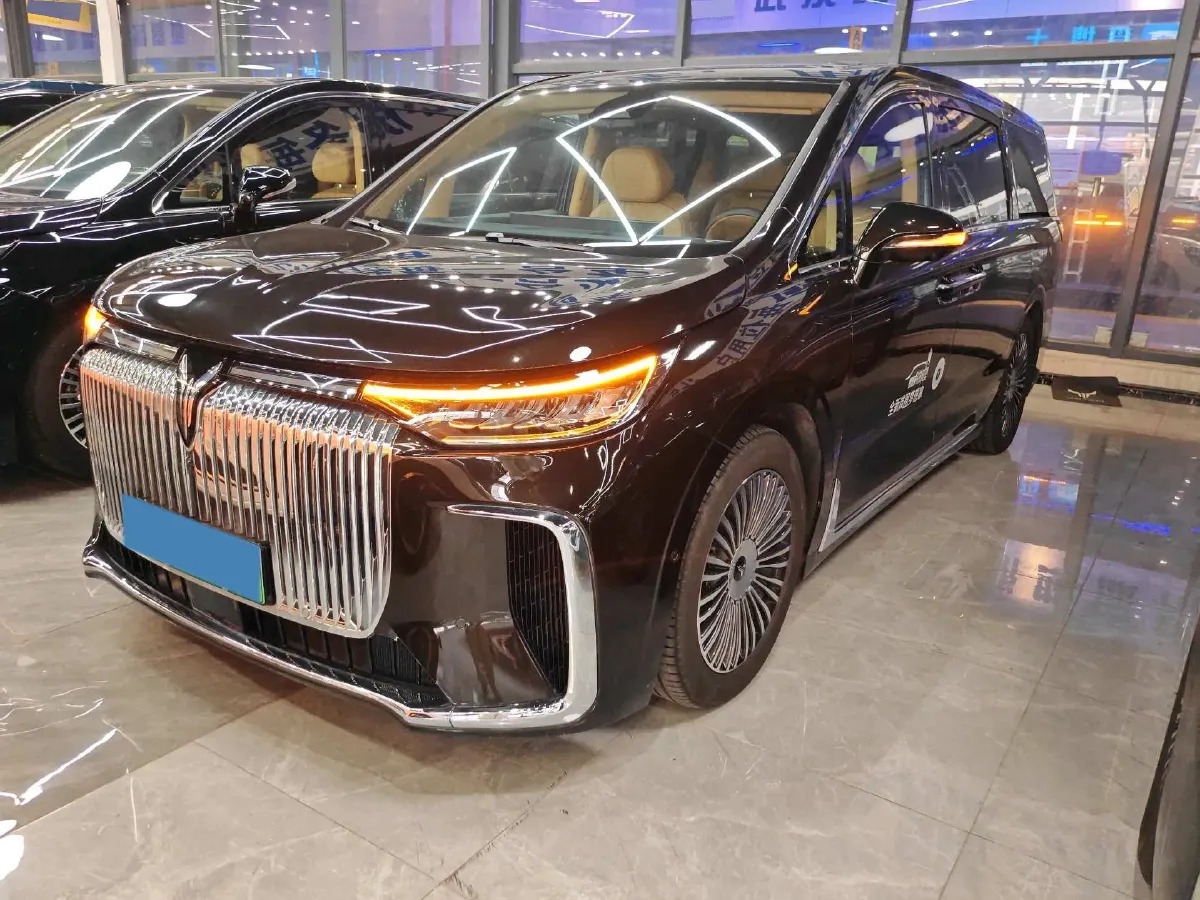 2025 Voyah Dream 1.5T 150HP L4 PHEV 41.7KWH,autocango,china used car exporter,china ev exporter,chinese used car exporter,chinese used ev exporter