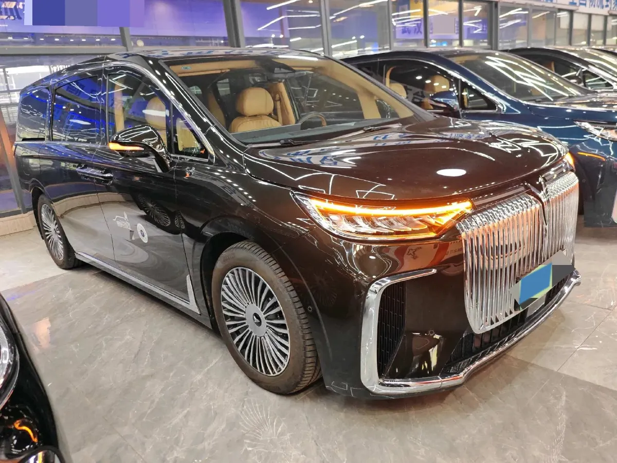 2025 Voyah Dream 1.5T 150HP L4 PHEV 41.7KWH,autocango,china used car exporter,china ev exporter,chinese used car exporter,chinese used ev exporter