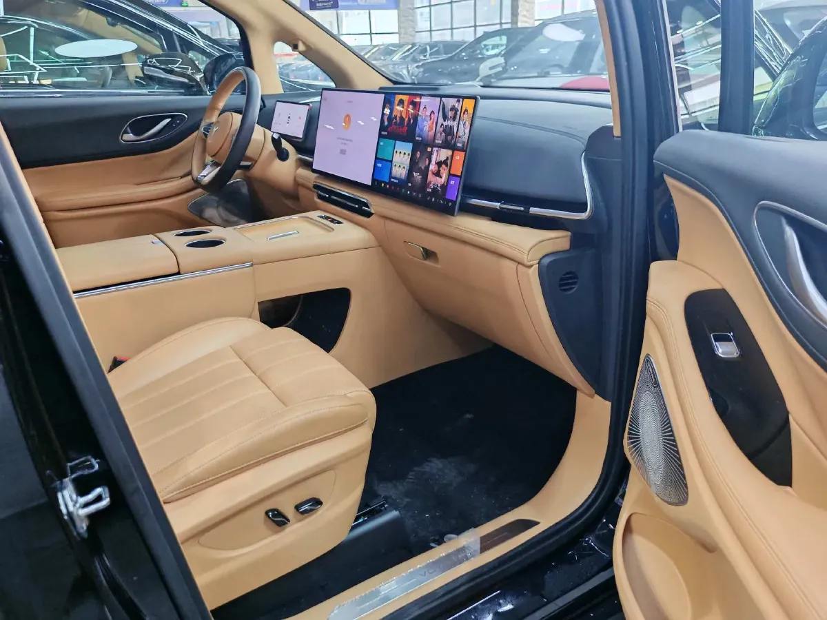 2025 Voyah Dream 1.5T 150HP L4 PHEV 41.7KWH,autocango,china used car exporter,china ev exporter,chinese used car exporter,chinese used ev exporter