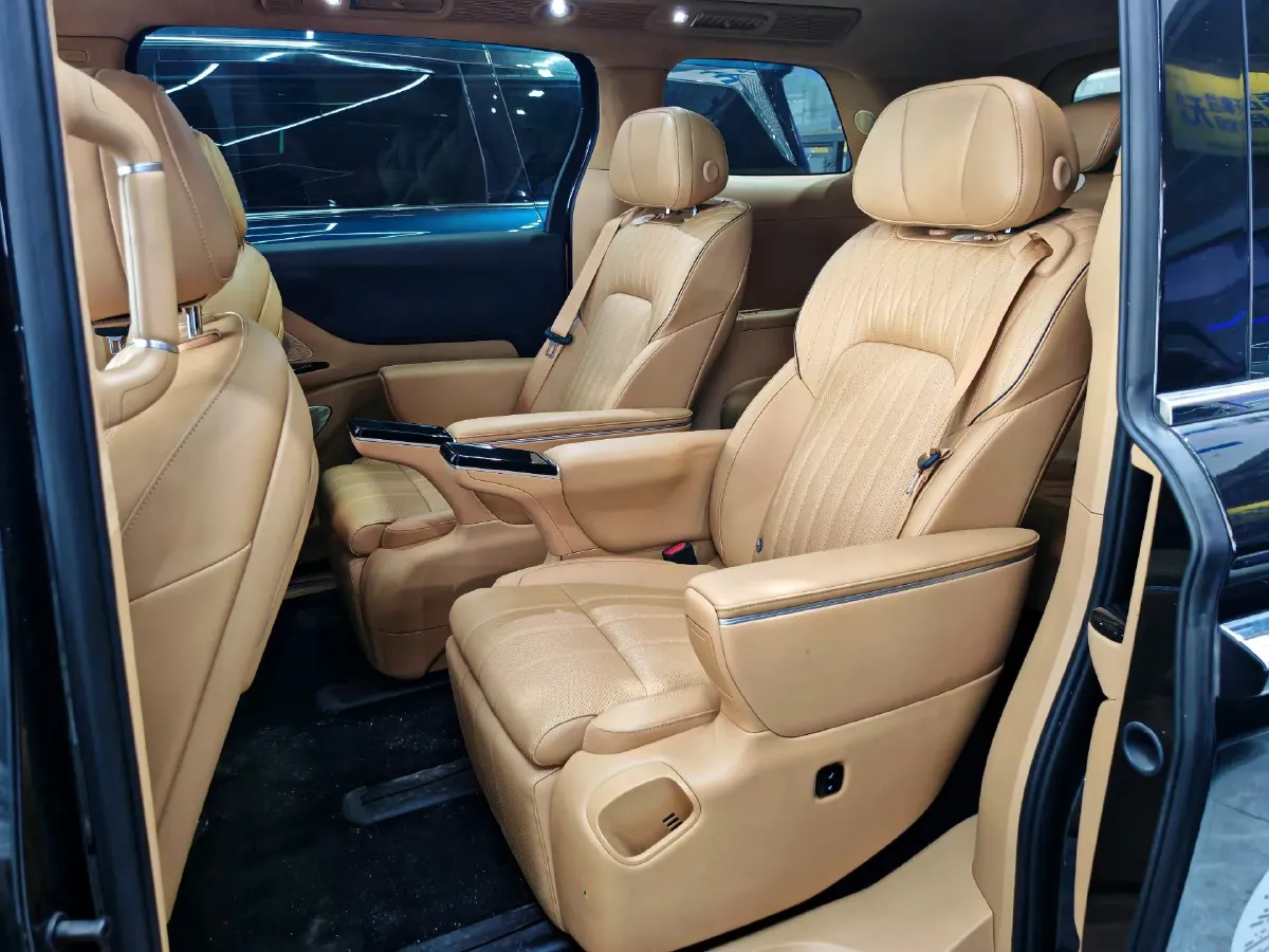 2025 Voyah Dream 1.5T 150HP L4 PHEV 41.7KWH,autocango,china used car exporter,china ev exporter,chinese used car exporter,chinese used ev exporter