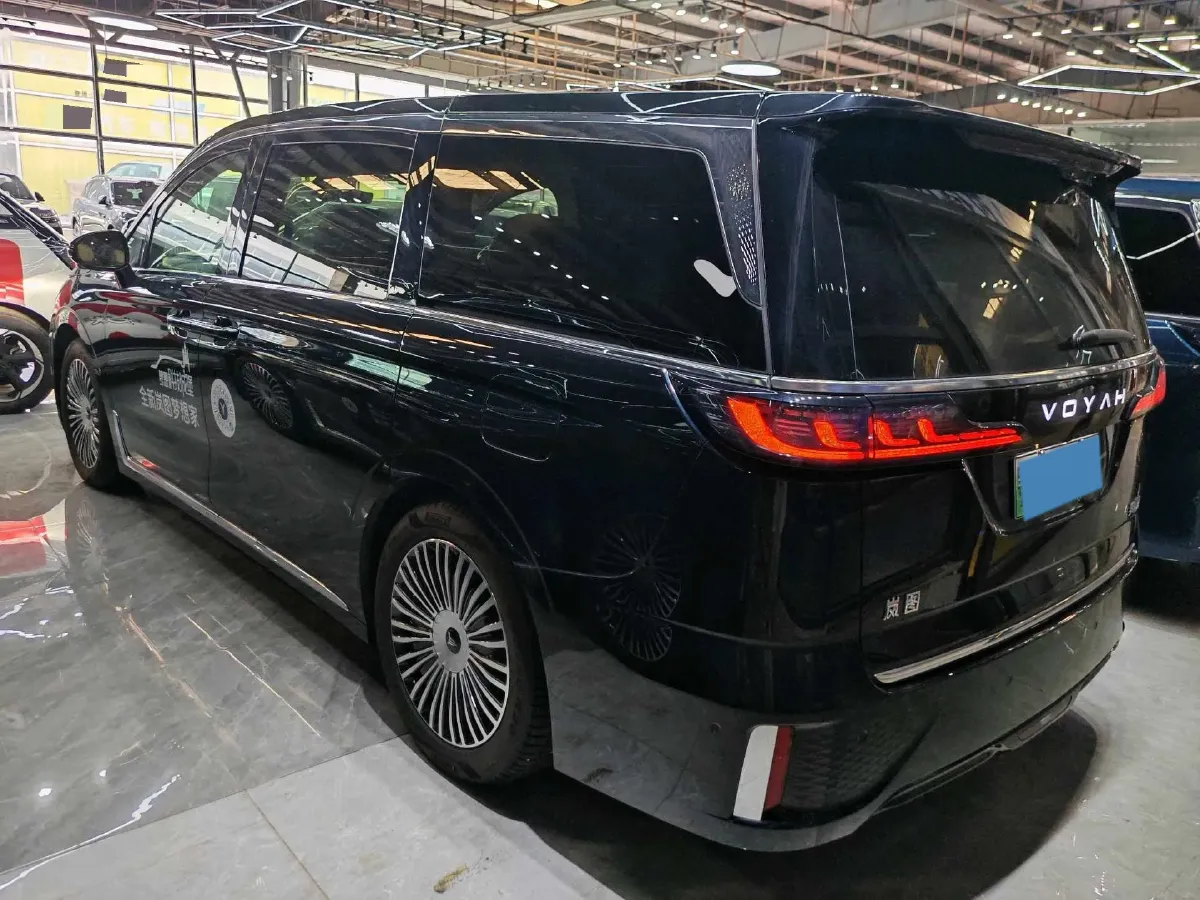 2025 Voyah Dream 1.5T 150HP L4 PHEV 41.7KWH,autocango,china used car exporter,china ev exporter,chinese used car exporter,chinese used ev exporter