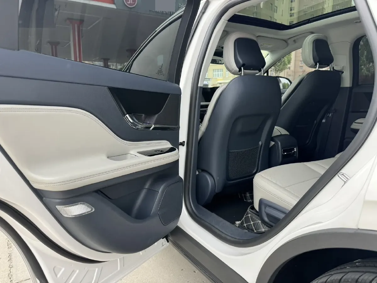 2023 Lincoln Corsair 2.0T 261HP L4 8AT,autocango,china used car exporter,china ev exporter,chinese used car exporter,chinese used ev exporter