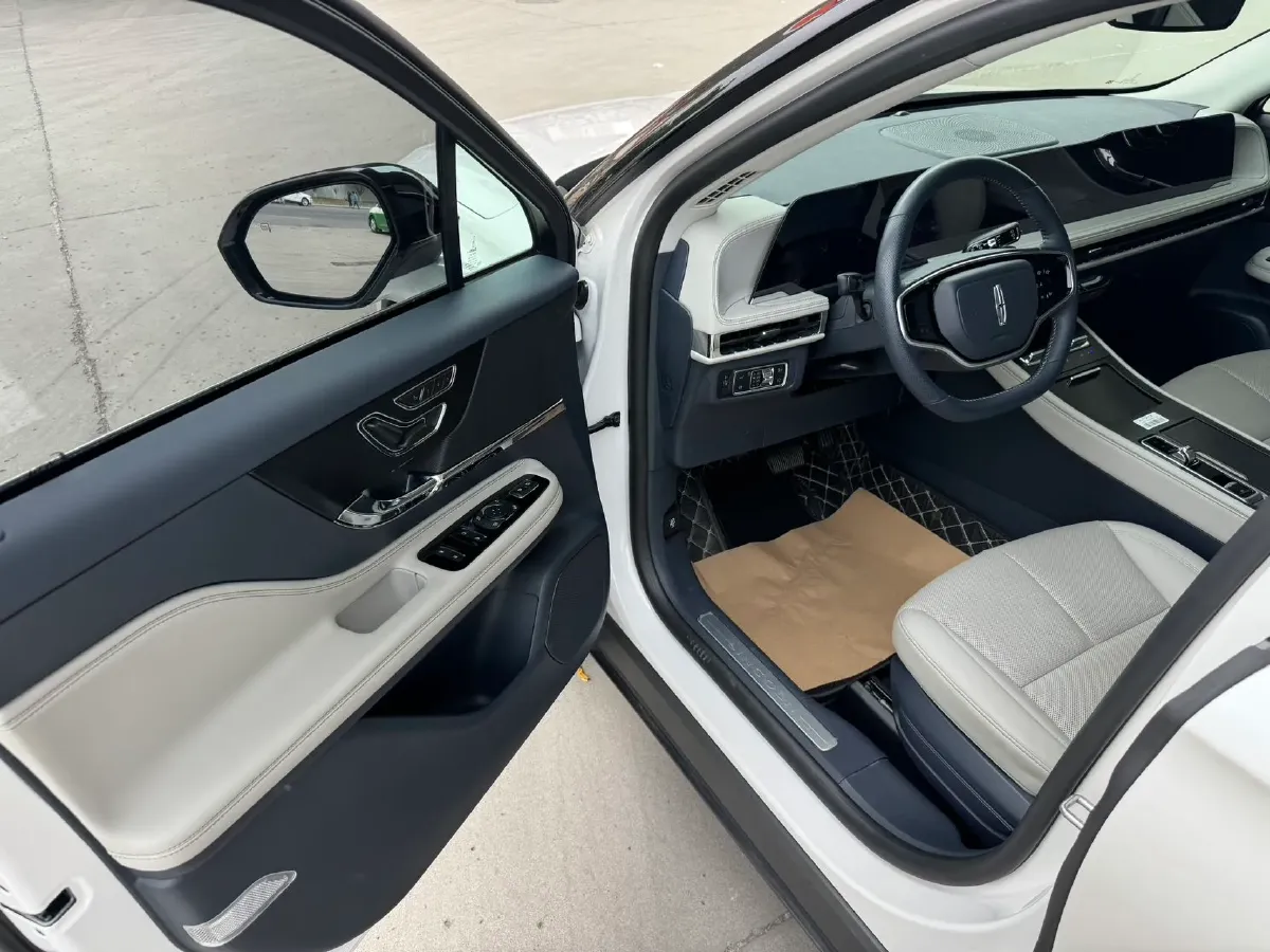 2023 Lincoln Corsair 2.0T 261HP L4 8AT,autocango,china used car exporter,china ev exporter,chinese used car exporter,chinese used ev exporter