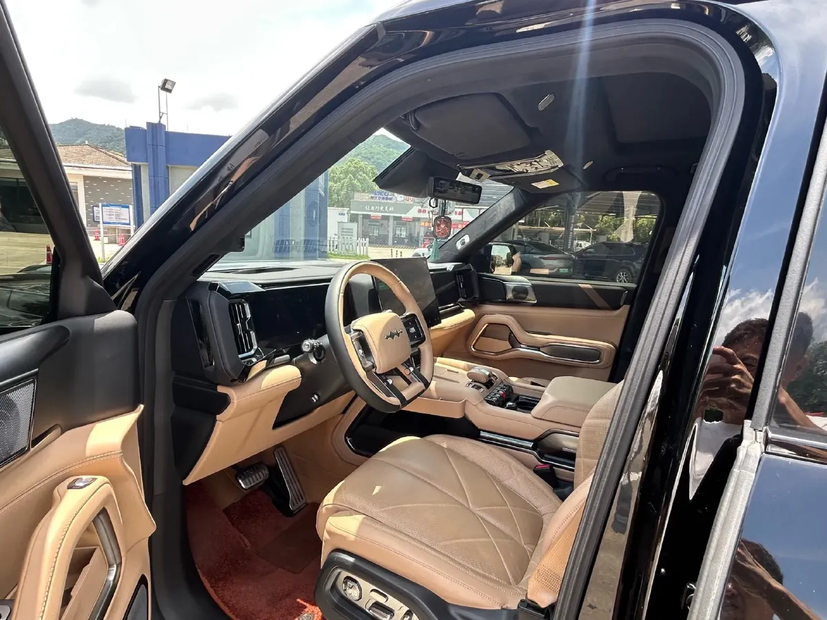 2025 FangChengBao Bao 8 2.0T 245HP L4 E-CVT PHEV 36.8KWH,autocango,china used car exporter,china ev exporter,chinese used car exporter,chinese used ev exporter