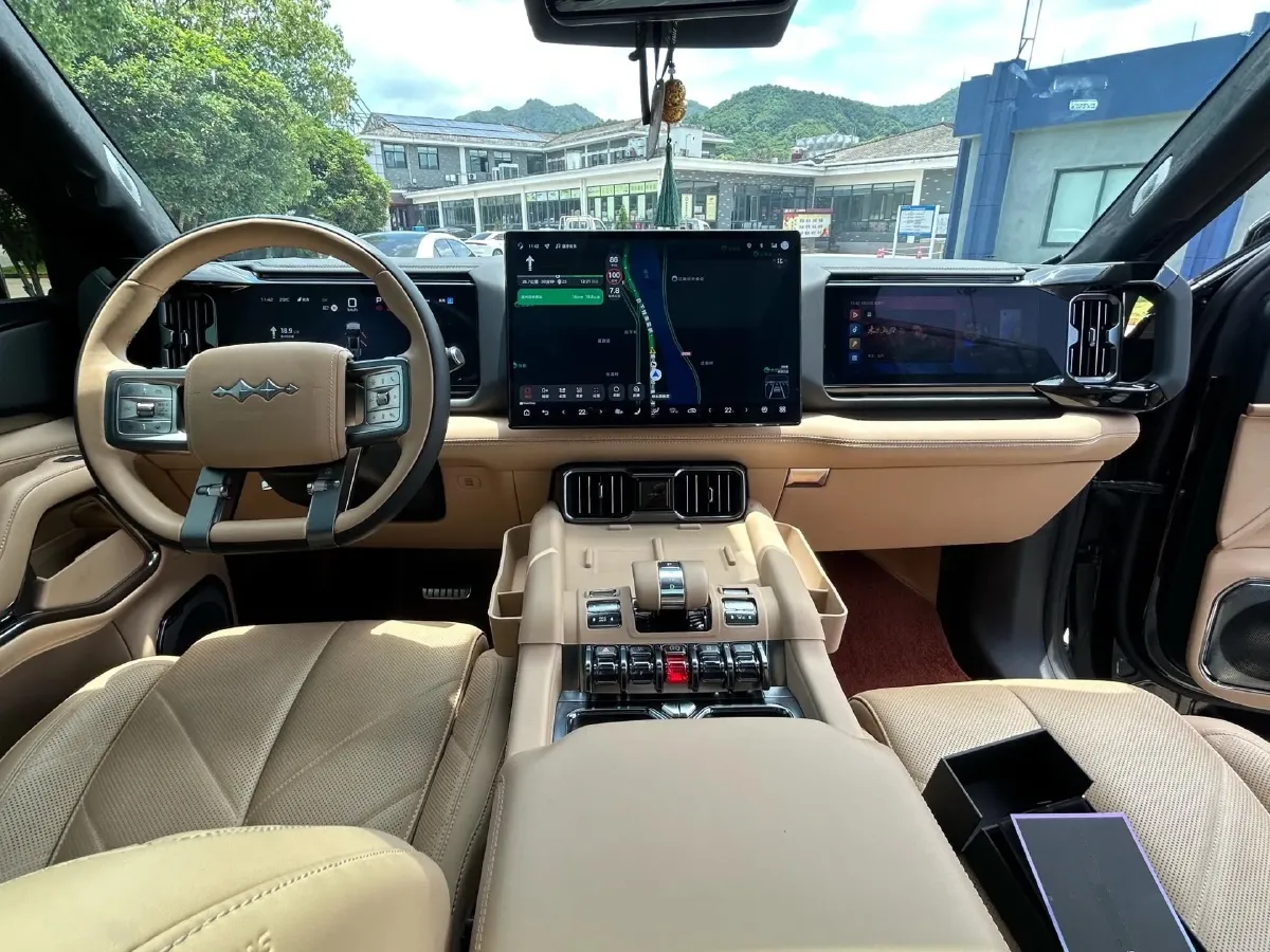 2025 FangChengBao Bao 8 2.0T 245HP L4 E-CVT PHEV 36.8KWH,autocango,china used car exporter,china ev exporter,chinese used car exporter,chinese used ev exporter