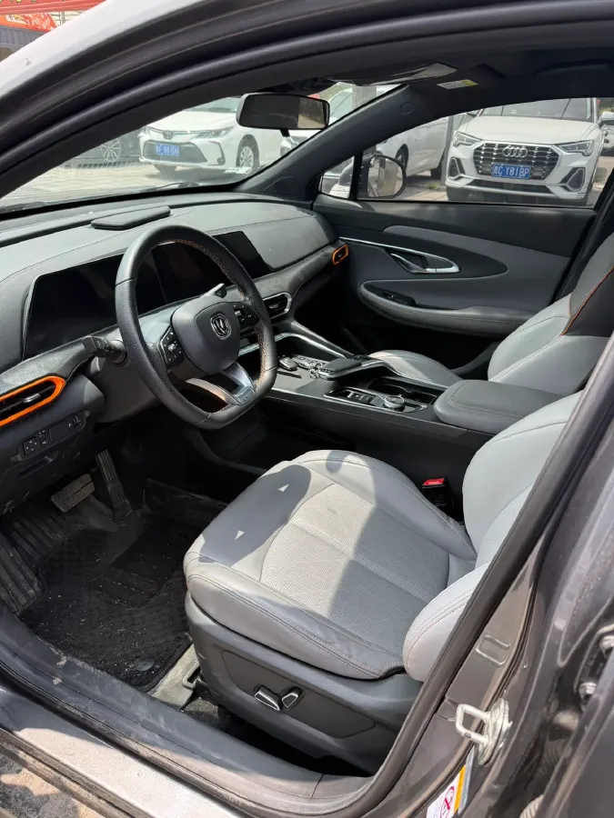 2022 ChangAn UNI-T 1.5T 188HP L4 7DCT,autocango,china used car exporter,china ev exporter,chinese used car exporter,chinese used ev exporter