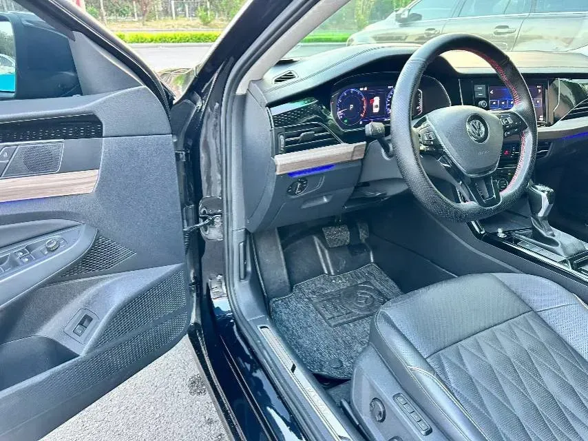 2019 Volvo V40 1.5T 152HP L4 6AT,autocango,china used car exporter,china ev exporter,chinese used car exporter,chinese used ev exporter