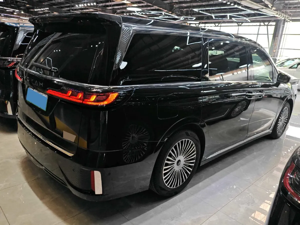 2025 Voyah Dream 1.5T 150HP L4 PHEV 41.7KWH,autocango,china used car exporter,china ev exporter,chinese used car exporter,chinese used ev exporter