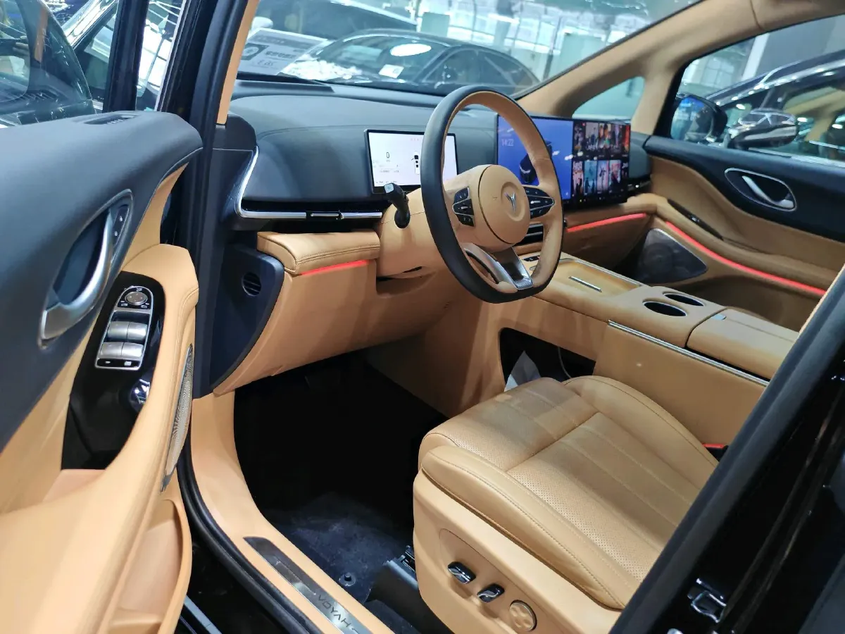 2025 Voyah Dream 1.5T 150HP L4 PHEV 41.7KWH,autocango,china used car exporter,china ev exporter,chinese used car exporter,chinese used ev exporter