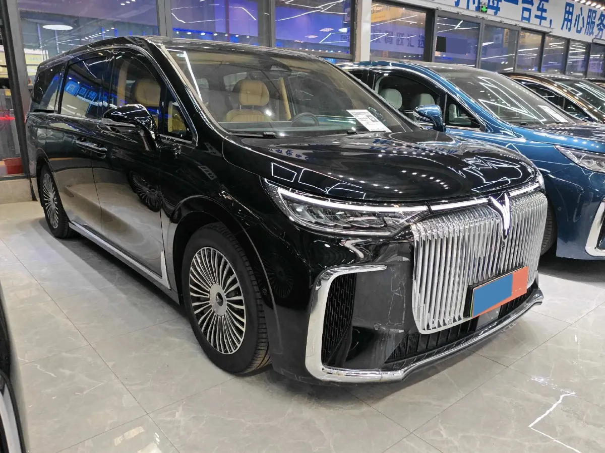 2025 Voyah Dream 1.5T 150HP L4 PHEV 41.7KWH,autocango,china used car exporter,china ev exporter,chinese used car exporter,chinese used ev exporter