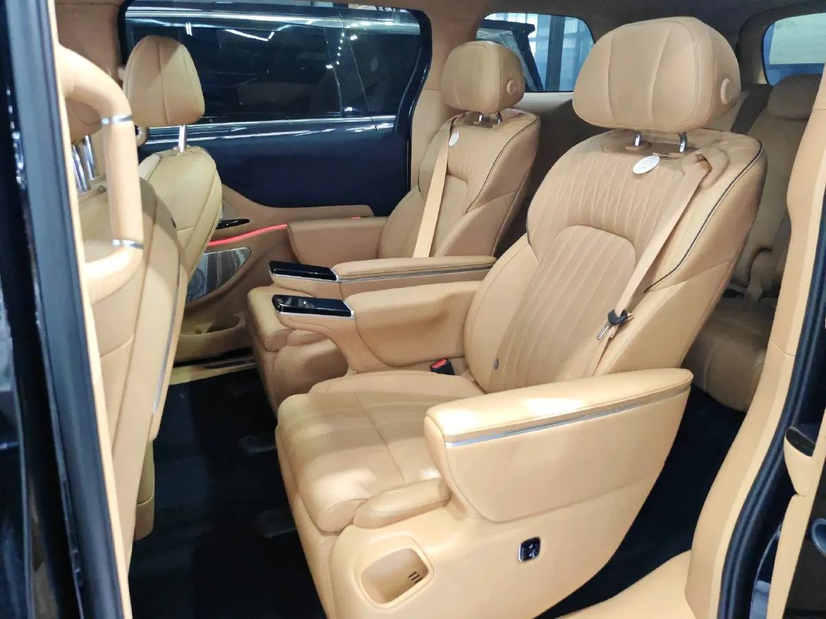 2025 Voyah Dream 1.5T 150HP L4 PHEV 41.7KWH,autocango,china used car exporter,china ev exporter,chinese used car exporter,chinese used ev exporter