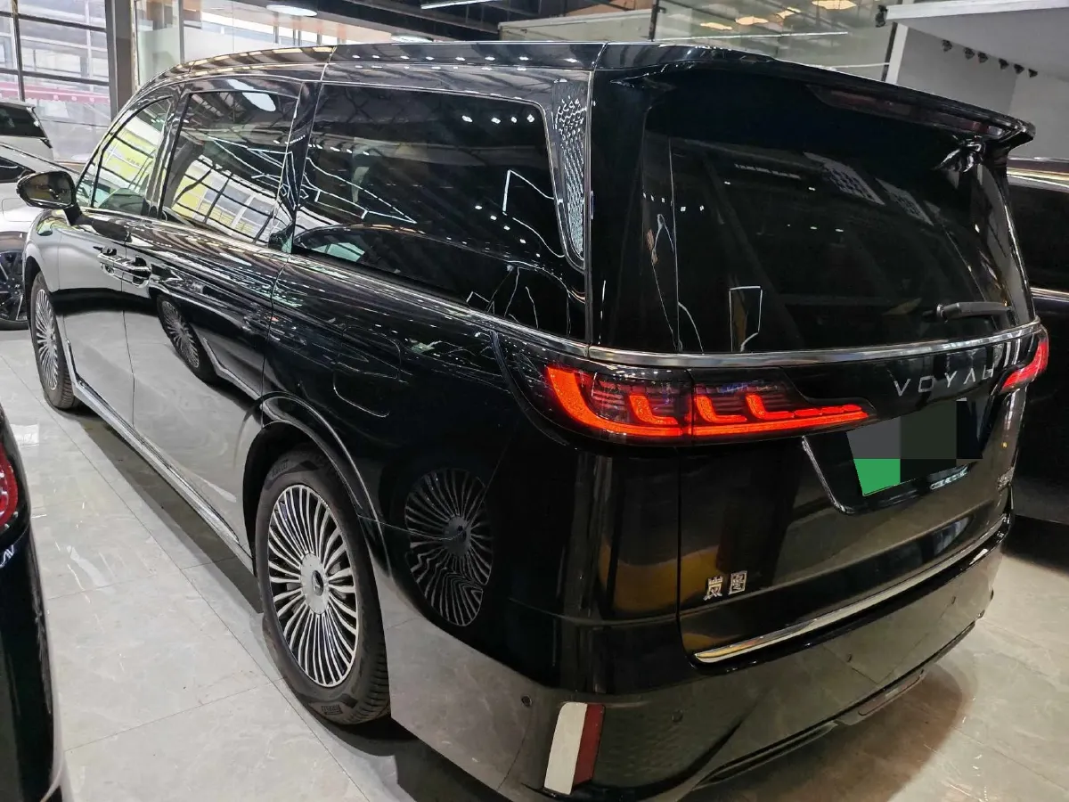 2025 Voyah Dream 1.5T 150HP L4 PHEV 41.7KWH,autocango,china used car exporter,china ev exporter,chinese used car exporter,chinese used ev exporter