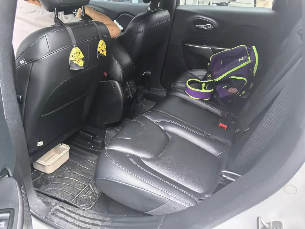 2020 Jeep Cherokee 2.0T 234HP L4 9AT,autocango,china used car exporter,china ev exporter,chinese used car exporter,chinese used ev exporter