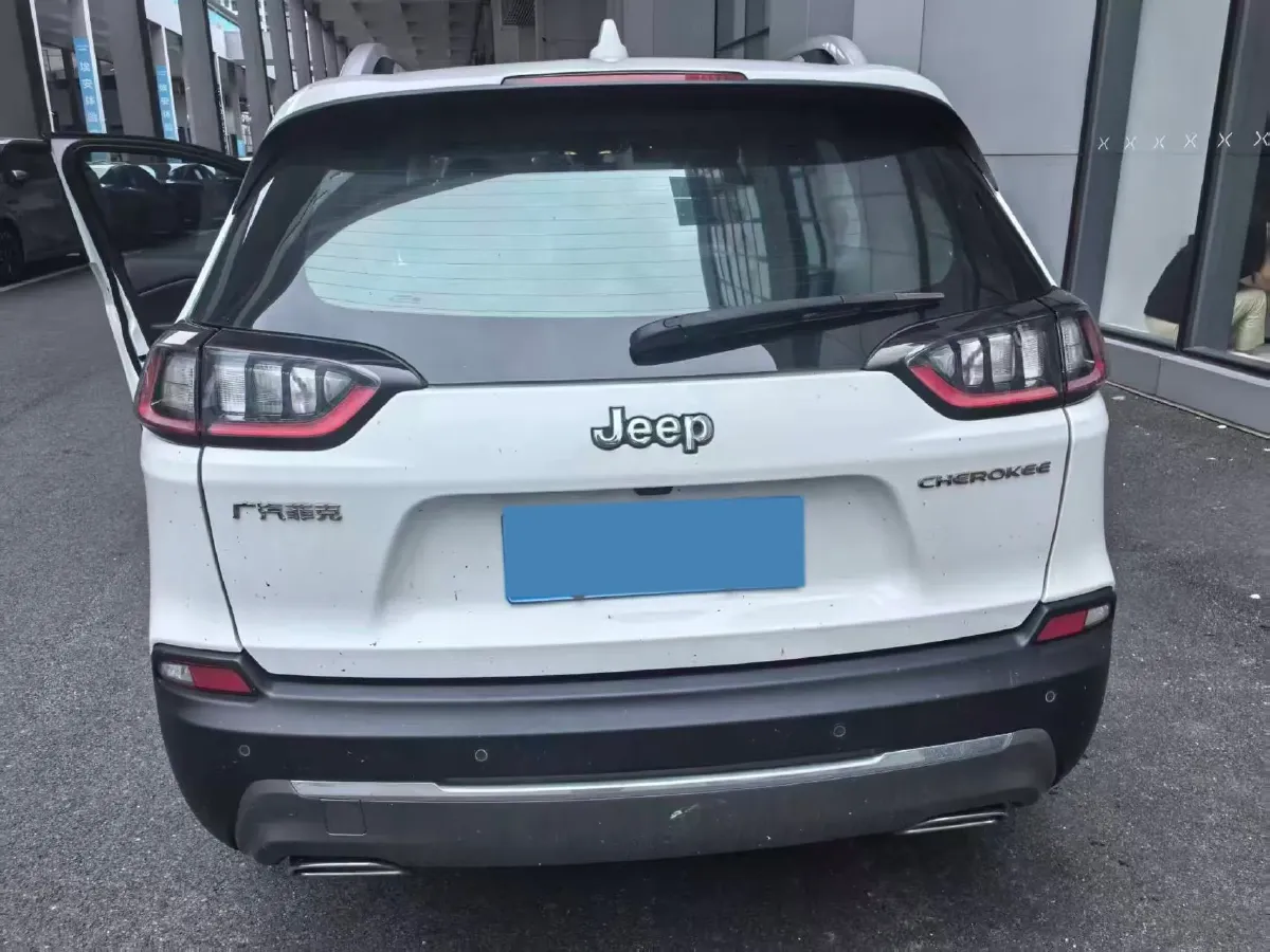 2020 Jeep Cherokee 2.0T 234HP L4 9AT,autocango,china used car exporter,china ev exporter,chinese used car exporter,chinese used ev exporter