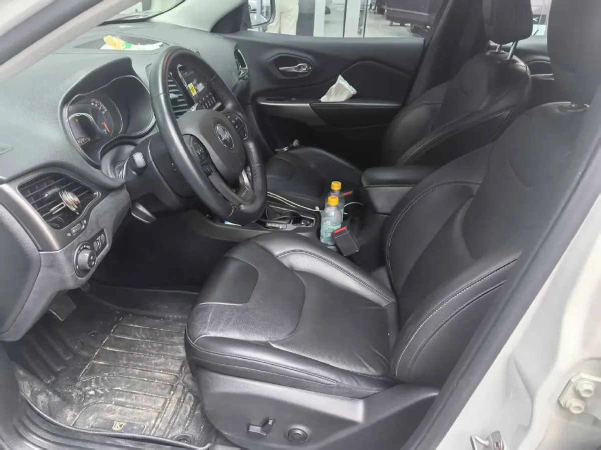 2020 Jeep Cherokee 2.0T 234HP L4 9AT,autocango,china used car exporter,china ev exporter,chinese used car exporter,chinese used ev exporter