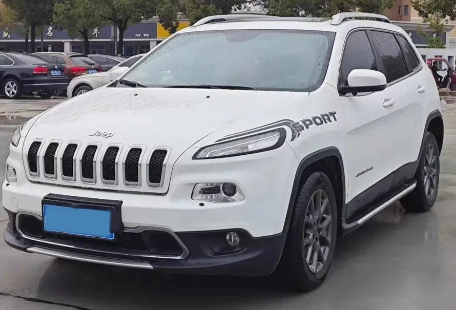 2020 Jeep Cherokee 2.0T 234HP L4 9AT,autocango,china used car exporter,china ev exporter,chinese used car exporter,chinese used ev exporter
