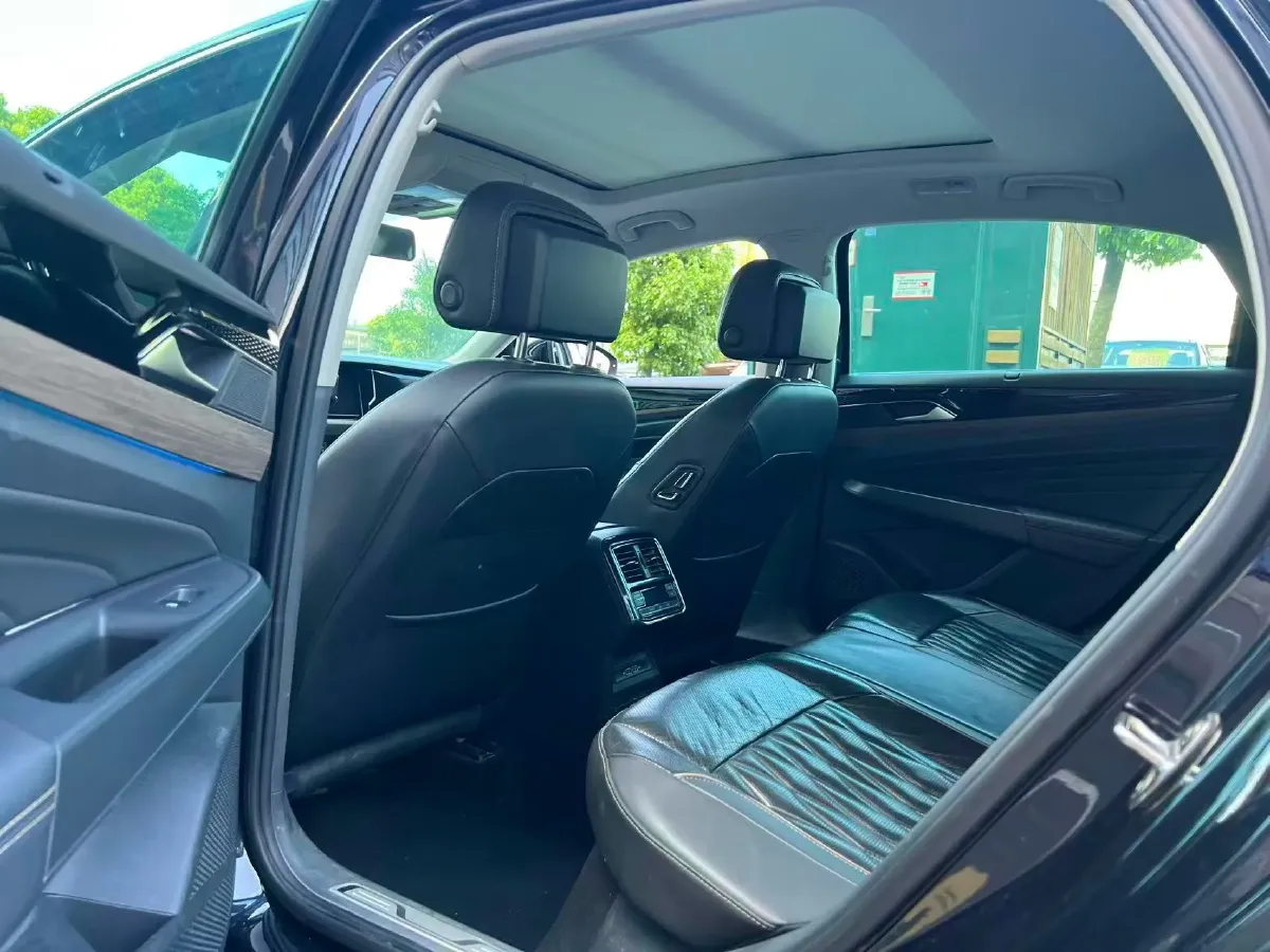2019 Volvo V40 1.5T 152HP L4 6AT,autocango,china used car exporter,china ev exporter,chinese used car exporter,chinese used ev exporter