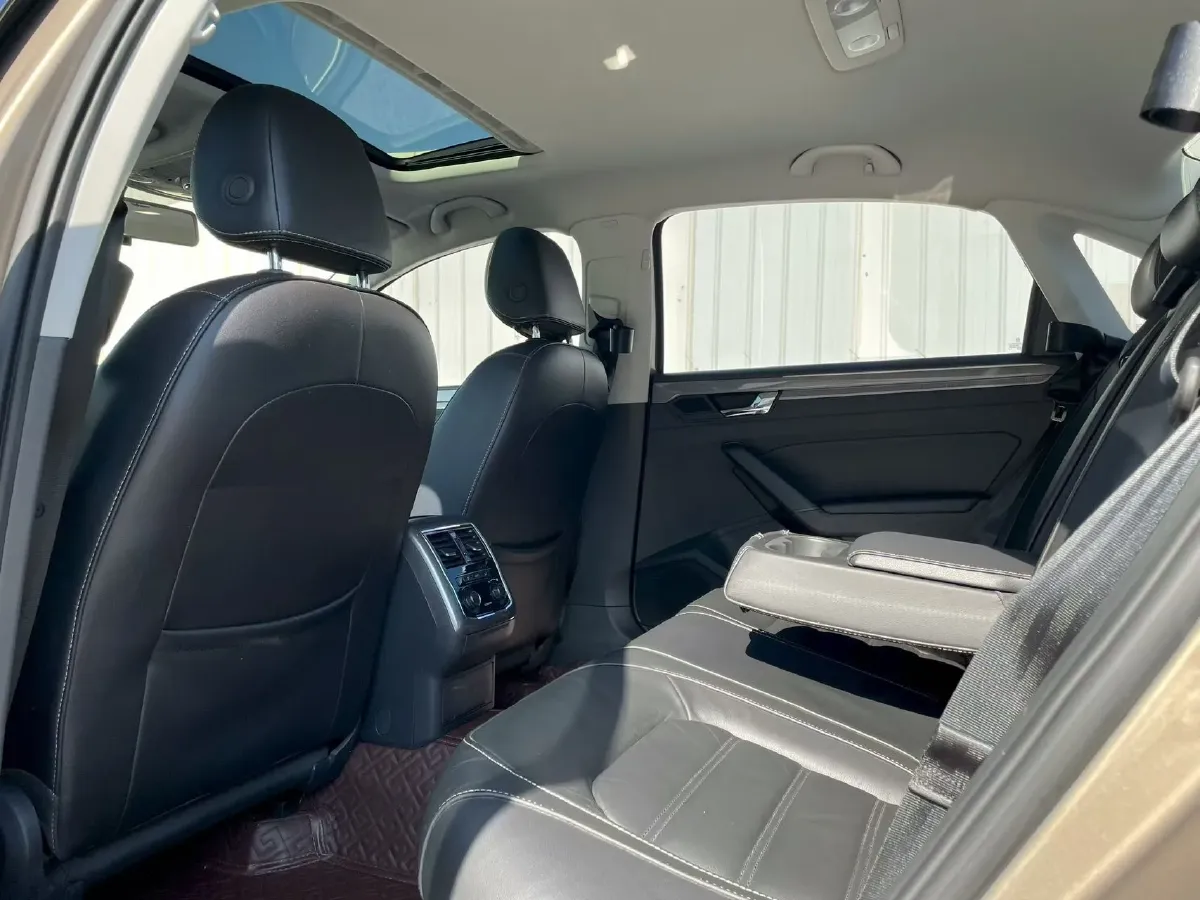 2017 Volkswagen Passat 1.8T 180HP L4 7DCT,autocango,china used car exporter,china ev exporter,chinese used car exporter,chinese used ev exporter