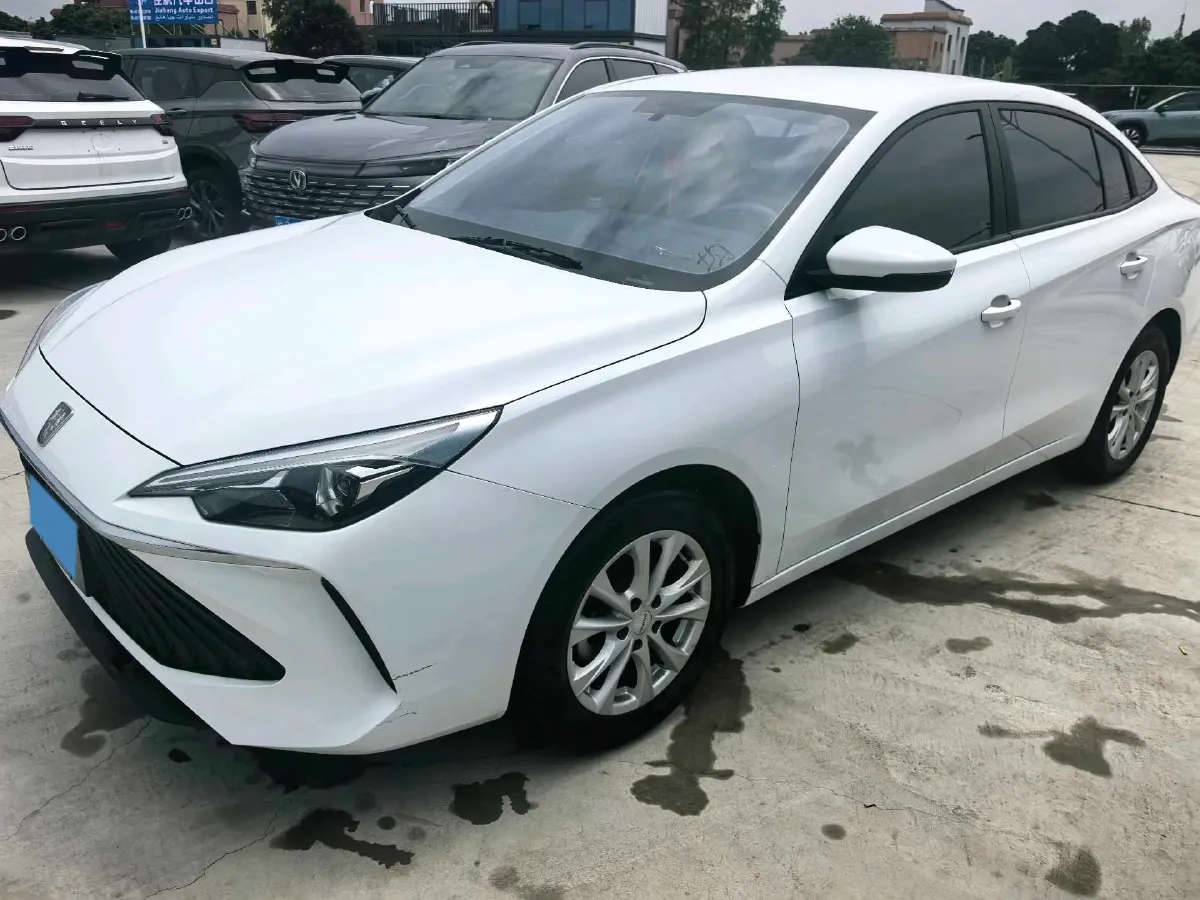 2023 Roewe i5 1.5L 129HP L4 5MT,autocango,china used car exporter,china ev exporter,chinese used car exporter,chinese used ev exporter