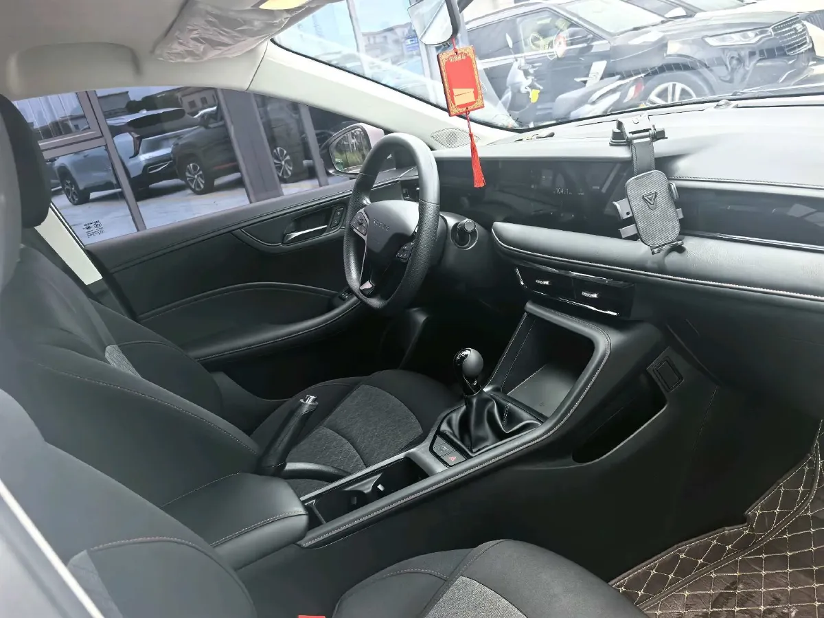 2023 Roewe i5 1.5L 129HP L4 5MT,autocango,china used car exporter,china ev exporter,chinese used car exporter,chinese used ev exporter