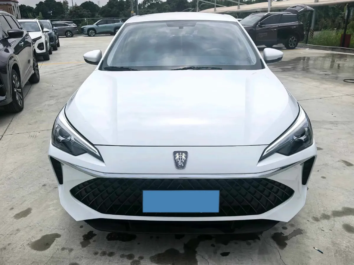 2023 Roewe i5 1.5L 129HP L4 5MT,autocango,china used car exporter,china ev exporter,chinese used car exporter,chinese used ev exporter