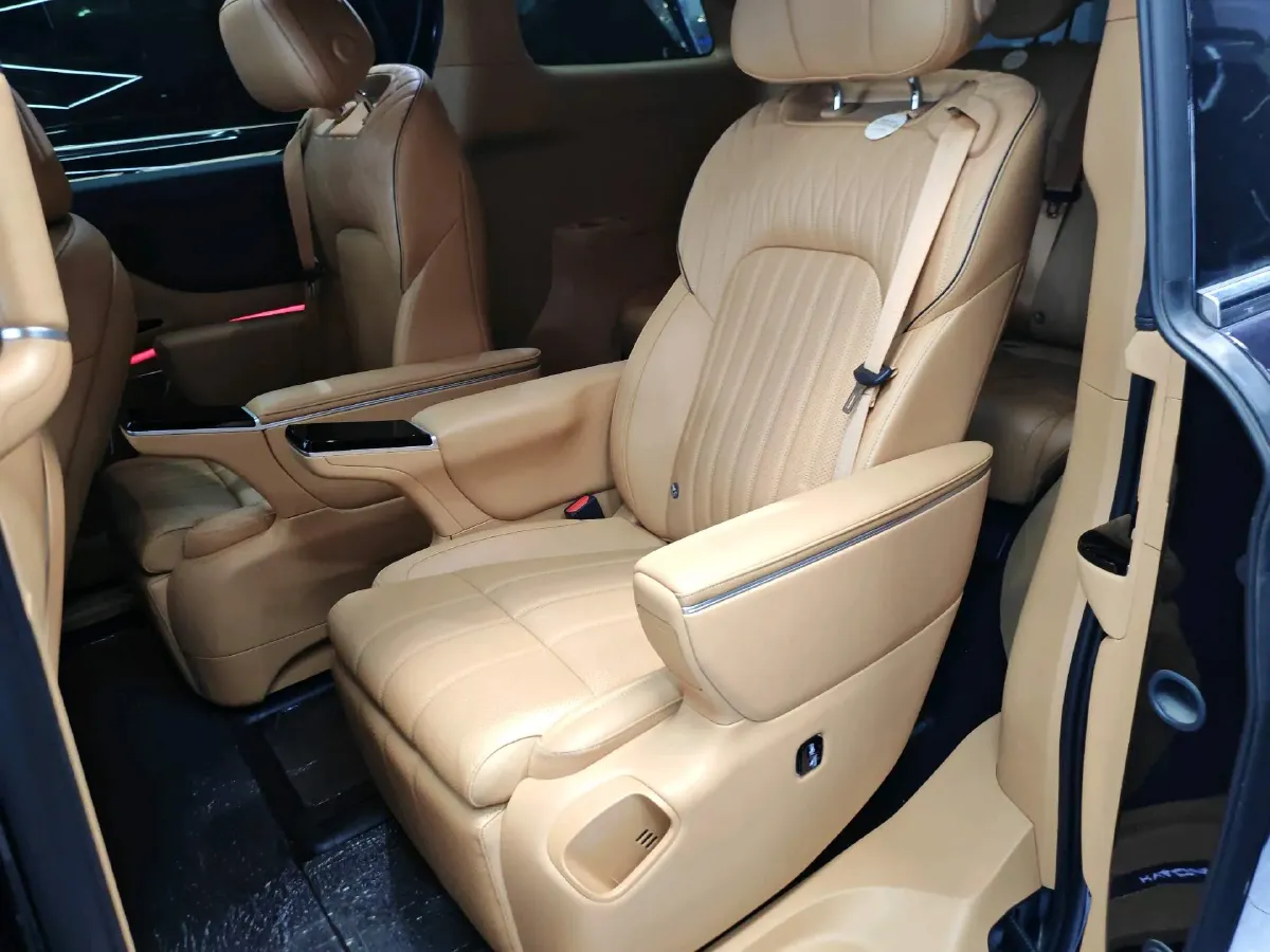 2025 Voyah Dream 1.5T 150HP L4 PHEV 41.7KWH,autocango,china used car exporter,china ev exporter,chinese used car exporter,chinese used ev exporter