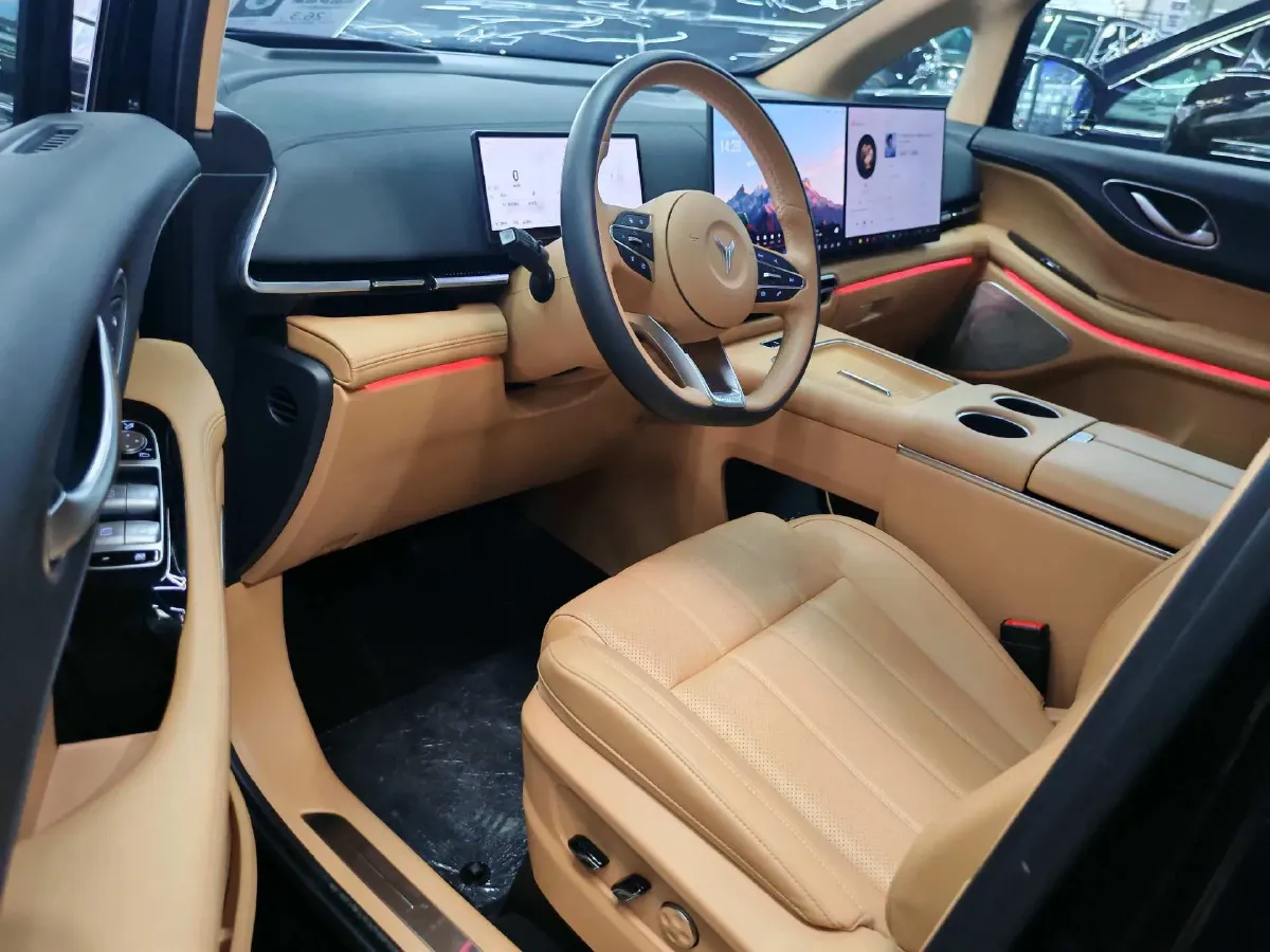 2025 Voyah Dream 1.5T 150HP L4 PHEV 41.7KWH,autocango,china used car exporter,china ev exporter,chinese used car exporter,chinese used ev exporter