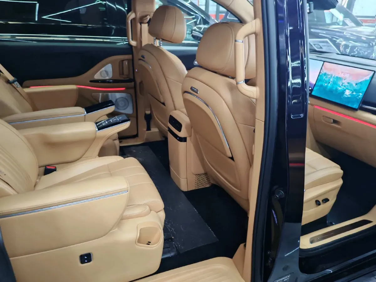2025 Voyah Dream 1.5T 150HP L4 PHEV 41.7KWH,autocango,china used car exporter,china ev exporter,chinese used car exporter,chinese used ev exporter