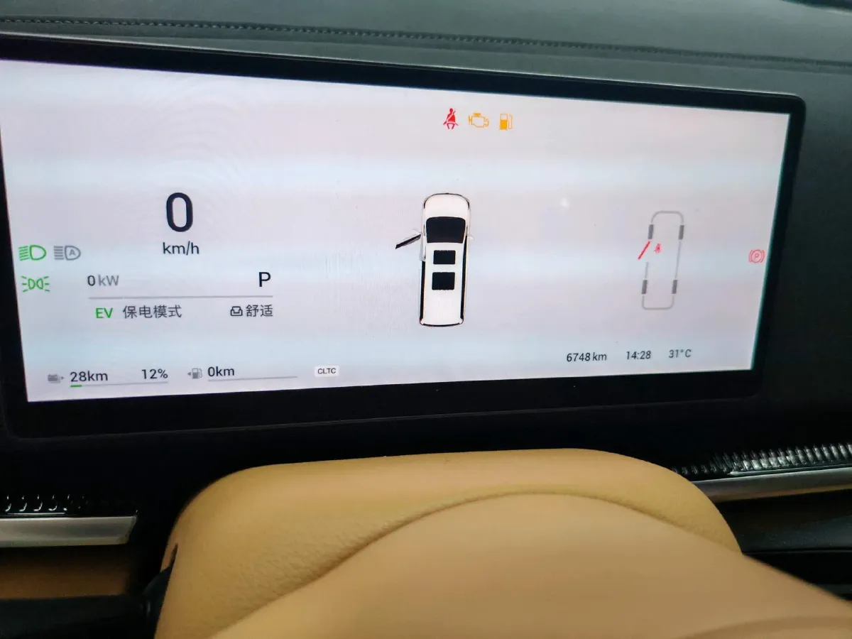 2025 Voyah Dream 1.5T 150HP L4 PHEV 41.7KWH,autocango,china used car exporter,china ev exporter,chinese used car exporter,chinese used ev exporter