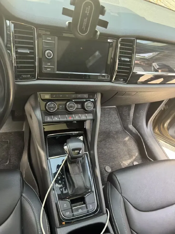 2019 Skoda Superb 2.0T 220HP L4 7DCT,autocango,china used car exporter,china ev exporter,chinese used car exporter,chinese used ev exporter