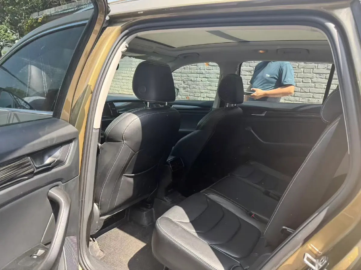 2019 Skoda Superb 2.0T 220HP L4 7DCT,autocango,china used car exporter,china ev exporter,chinese used car exporter,chinese used ev exporter