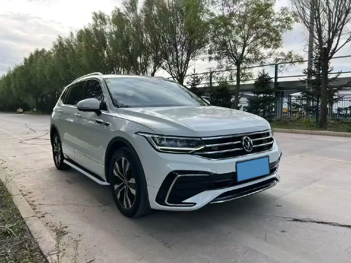 2024 Volkswagen Tiguan L 2.0T 186HP L4 7DCT,autocango,china used car exporter,china ev exporter,chinese used car exporter,chinese used ev exporter