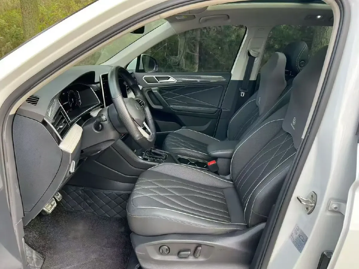 2024 Volkswagen Tiguan L 2.0T 186HP L4 7DCT,autocango,china used car exporter,china ev exporter,chinese used car exporter,chinese used ev exporter