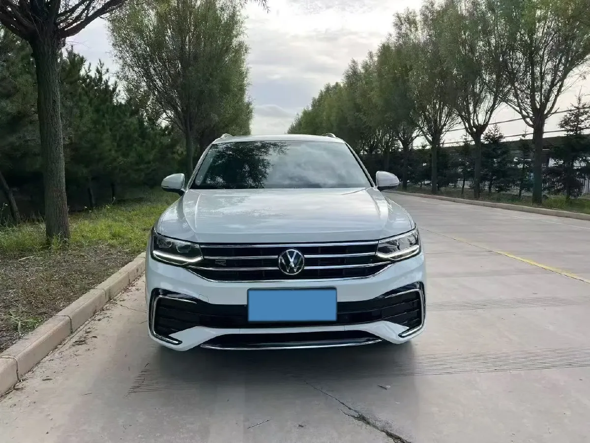2024 Volkswagen Tiguan L 2.0T 186HP L4 7DCT,autocango,china used car exporter,china ev exporter,chinese used car exporter,chinese used ev exporter