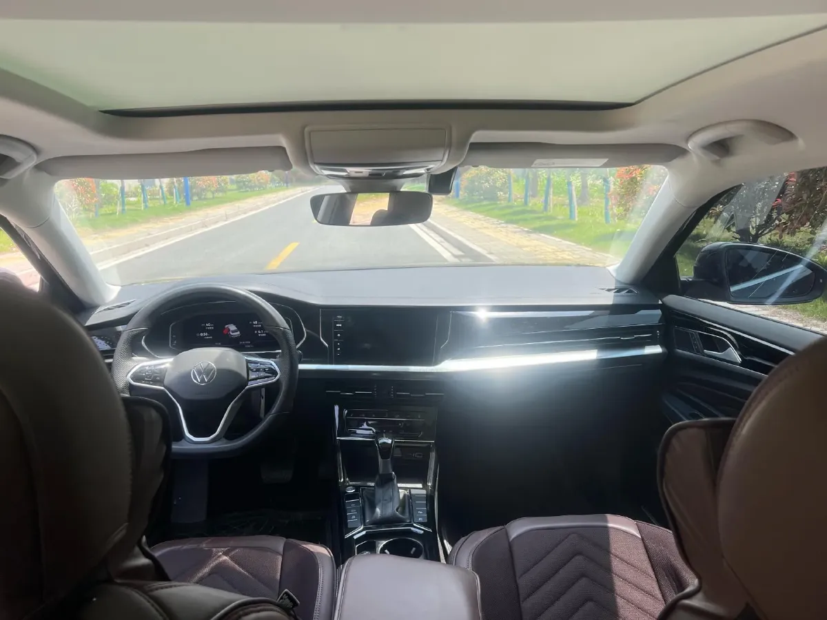2023 Volkswagen Passat 2.0T 186HP L4 7DCT,autocango,china used car exporter,china ev exporter,chinese used car exporter,chinese used ev exporter