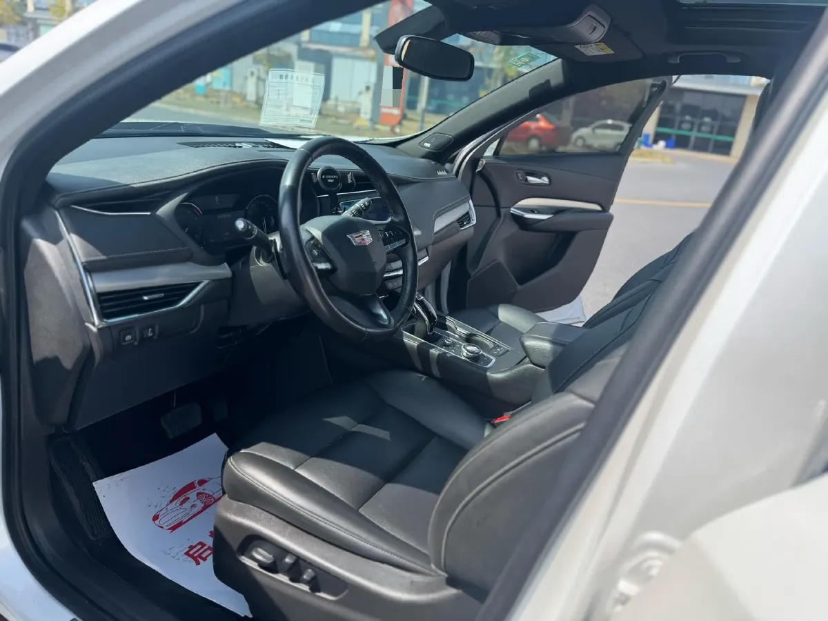 2021 Cadillac XT4 2.0T 237HP L4 9AT,autocango,china used car exporter,china ev exporter,chinese used car exporter,chinese used ev exporter