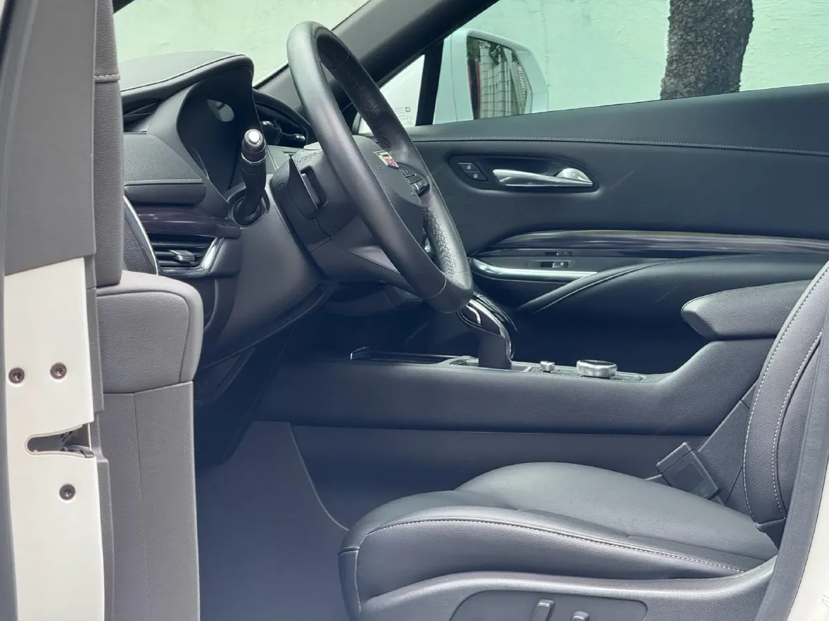 2021 Cadillac XT4 2.0T 237HP L4 9AT,autocango,china used car exporter,china ev exporter,chinese used car exporter,chinese used ev exporter