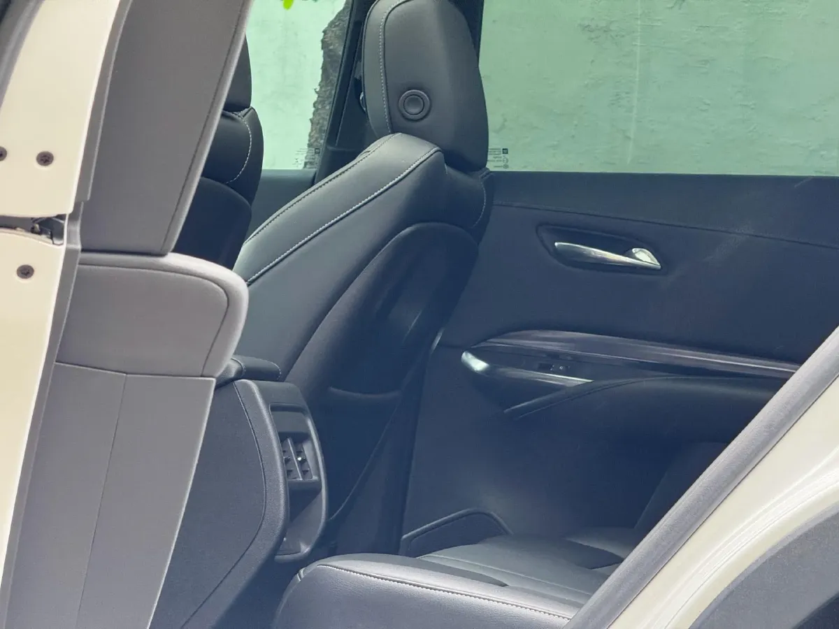 2021 Cadillac XT4 2.0T 237HP L4 9AT,autocango,china used car exporter,china ev exporter,chinese used car exporter,chinese used ev exporter