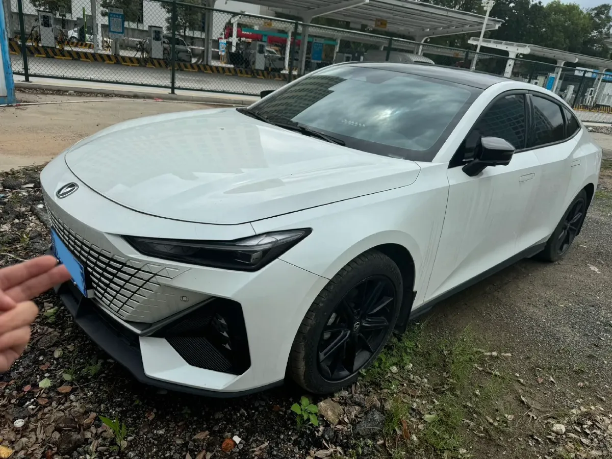 2023 ChangAn UNI-V 1.5T 188HP L4 7DCT,autocango,china used car exporter,china ev exporter,chinese used car exporter,chinese used ev exporter