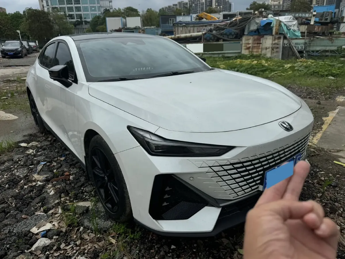 2023 ChangAn UNI-V 1.5T 188HP L4 7DCT,autocango,china used car exporter,china ev exporter,chinese used car exporter,chinese used ev exporter