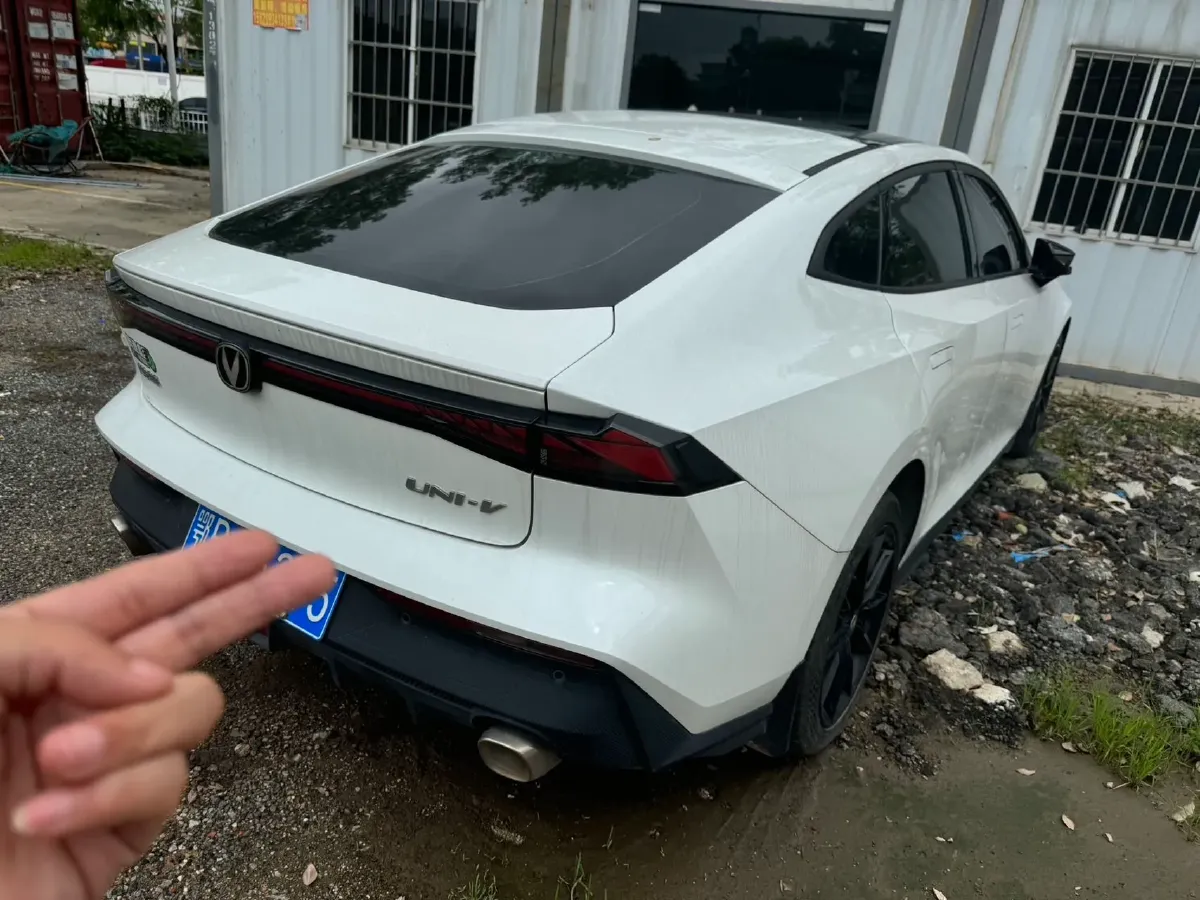 2023 ChangAn UNI-V 1.5T 188HP L4 7DCT,autocango,china used car exporter,china ev exporter,chinese used car exporter,chinese used ev exporter