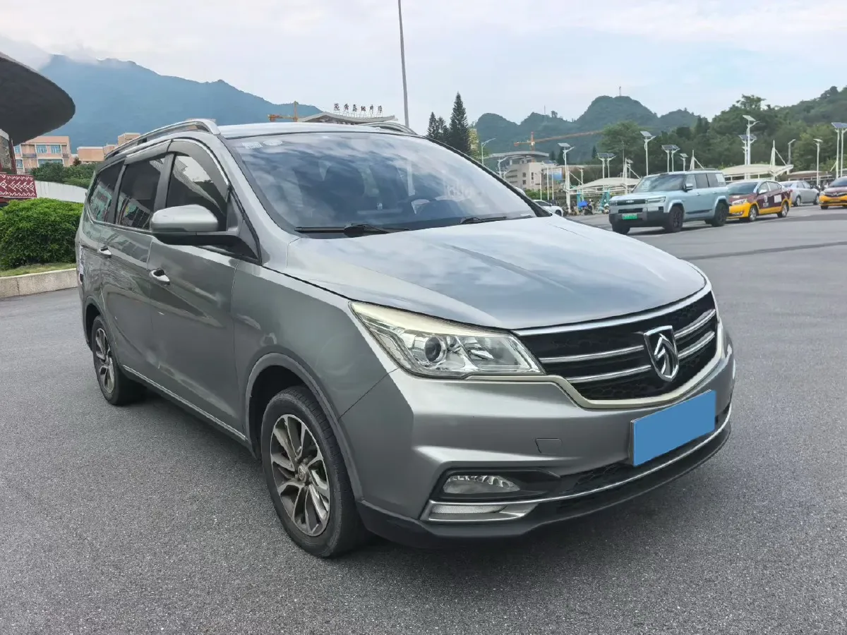2019 BaoJun 730 1.5T 150HP L4 6MT,autocango,china used car exporter,china ev exporter,chinese used car exporter,chinese used ev exporter