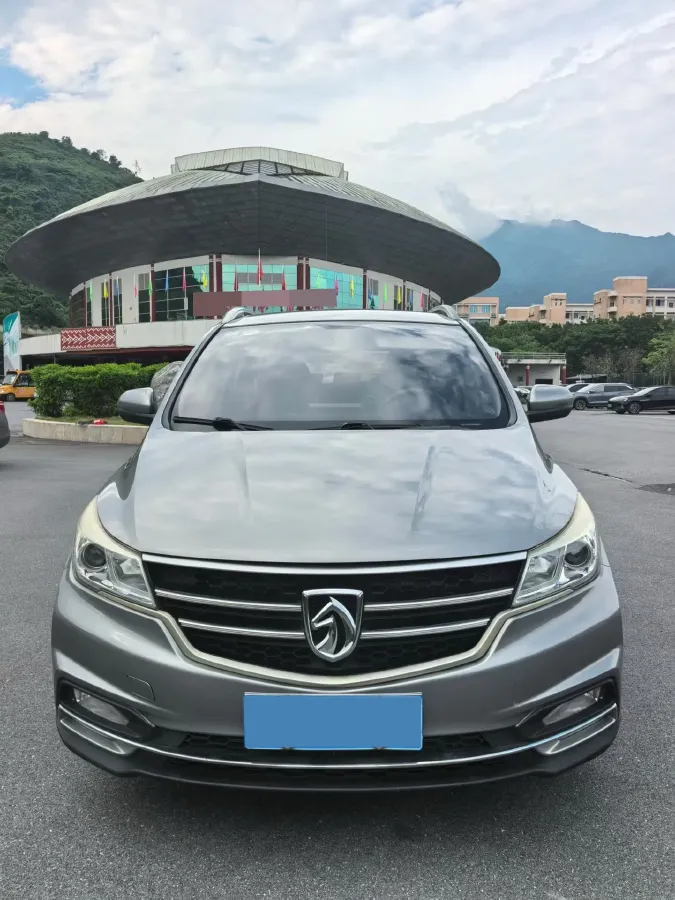 2019 BaoJun 730 1.5T 150HP L4 6MT,autocango,china used car exporter,china ev exporter,chinese used car exporter,chinese used ev exporter