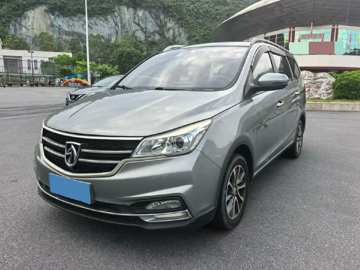 2019 BaoJun 730 1.5T 150HP L4 6MT,autocango,china used car exporter,china ev exporter,chinese used car exporter,chinese used ev exporter